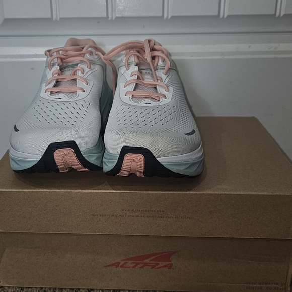 Altra Women's White and Pink Running Shoes - Picture 2 of 6